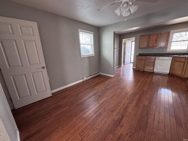 Building Photo - 2112 W 11th St