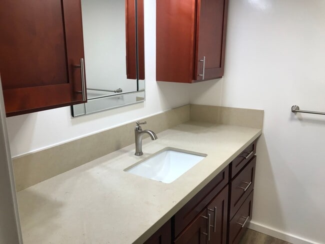 Building Photo - Kealani 2 Bdrm., 2 bath, 1 cov'd/sec'd Pkg. - Pool