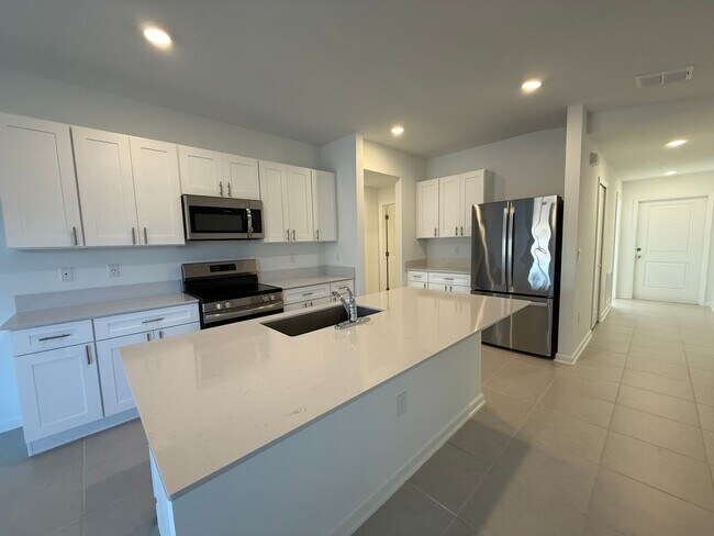 Building Photo - Beautiful 3 bedroom 2 bathroom house