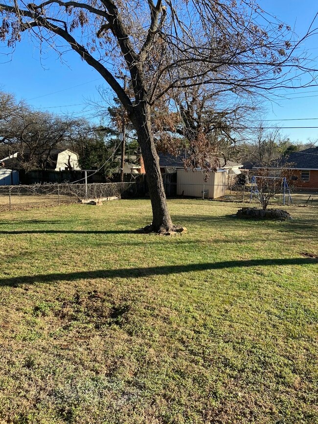 Building Photo - 312 Tullahoma Dr