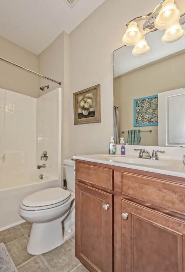 Building Photo - 5013 Bowles Dr