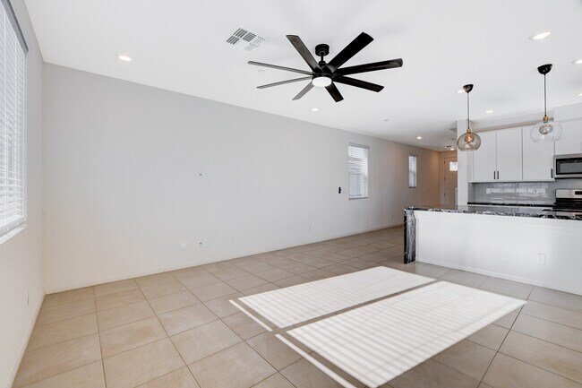 Building Photo - 8439 Vacarez Dr