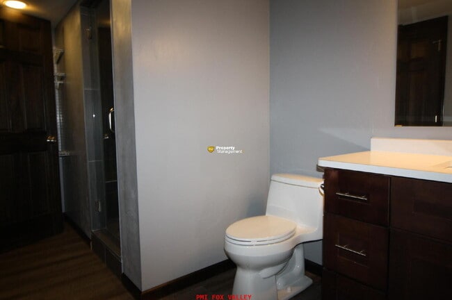Building Photo - Short Lease Available