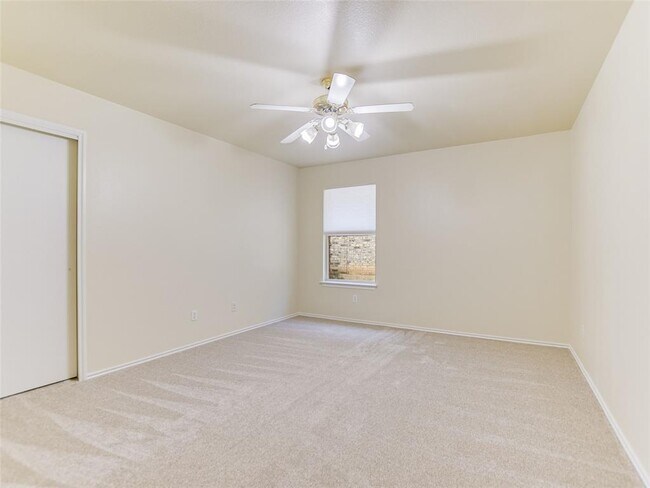Building Photo - 402 Washington Square Dr