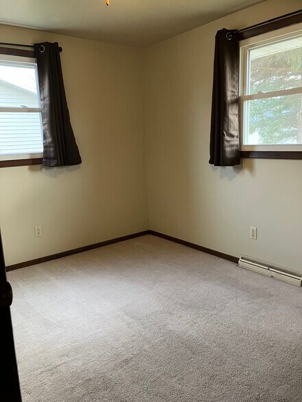 Building Photo - 1525 Commanche Ave