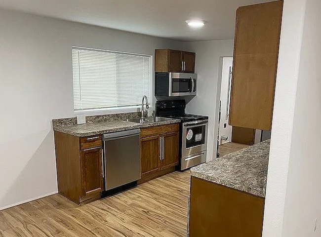 Building Photo - Fully remodeled 3 bed 2 bath