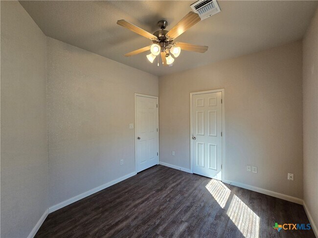 Building Photo - 244 Rosalie Dr