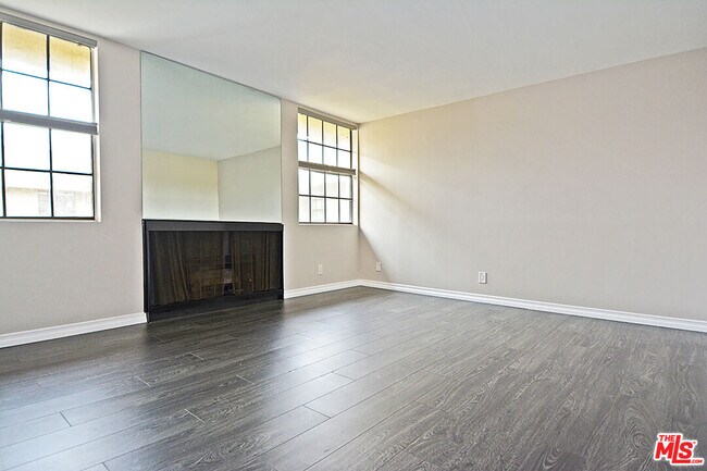 Building Photo - 750 Kings Rd