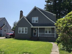 Building Photo - Charming 3 bedroom, 1.5 bathroom 1,448 sq....