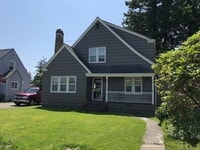 Building Photo - Charming 3 bedroom, 1.5 bathroom 1,448 sq....