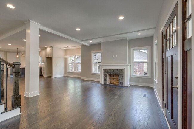Building Photo - 1509 Ashwood Ave