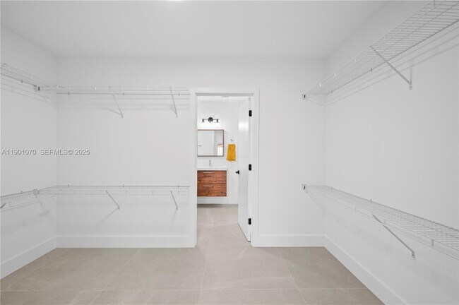 Building Photo - 1041 W Lakewood Rd