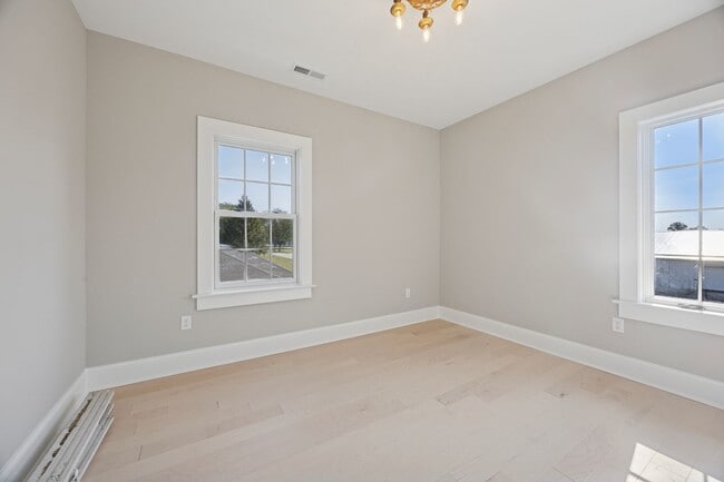 Building Photo - Delaware City Alert!! 3 bed 2 baths availa...