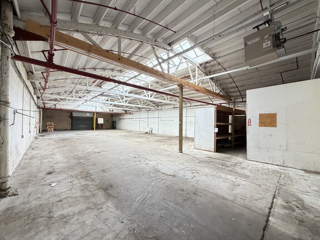 Building Photo - 610 N Albany Ave