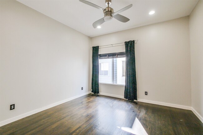 Building Photo - 5710 Winsome Ln