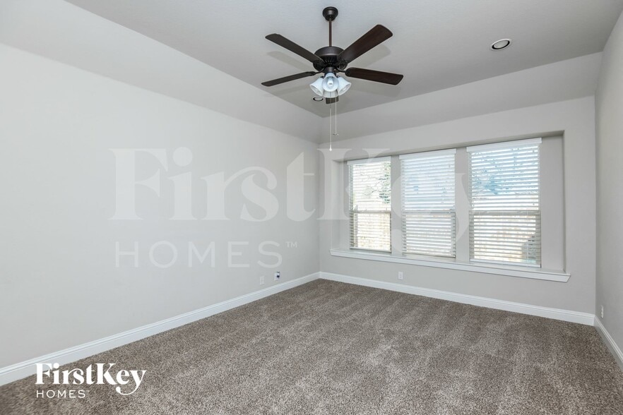 Building Photo - 2404 Cabrillo Ln