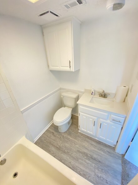 Building Photo - 311 Kings Way Dr