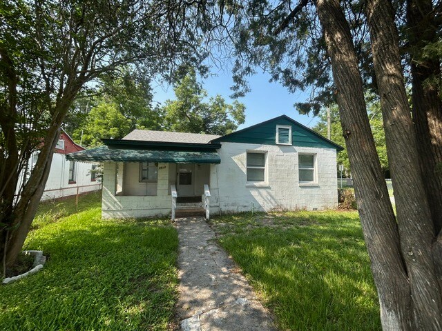 Building Photo - 1602 Wambolt St