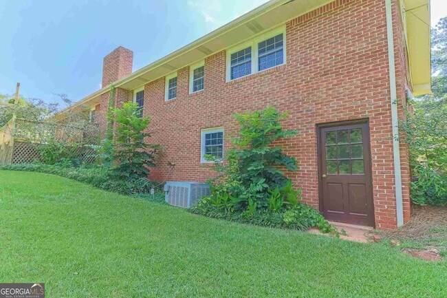 Building Photo - 99 Woodvalley Dr