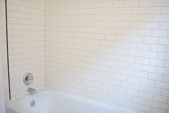 Building Photo - 1008 N Killingsworth St