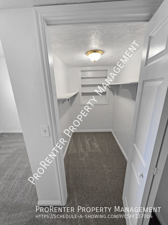Building Photo - 484 N 75 W