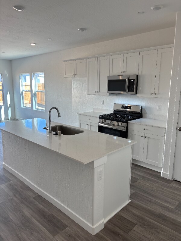 Building Photo - 6088 E Giavanna Ave