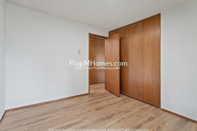 Building Photo - 5870 SW 192nd Ave