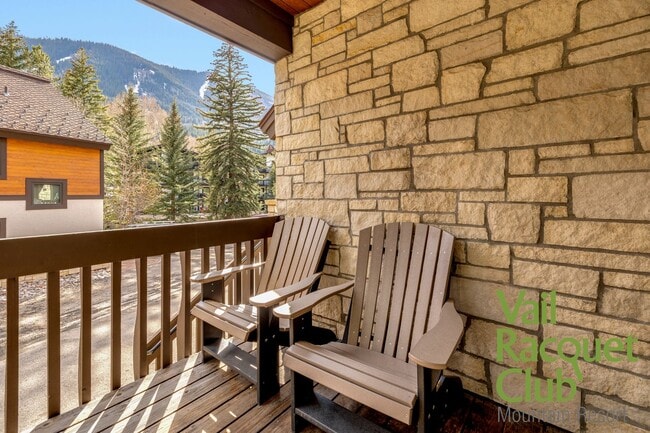 Building Photo - Annual Lease - 3BR, 3BA 3-level Townhome w...