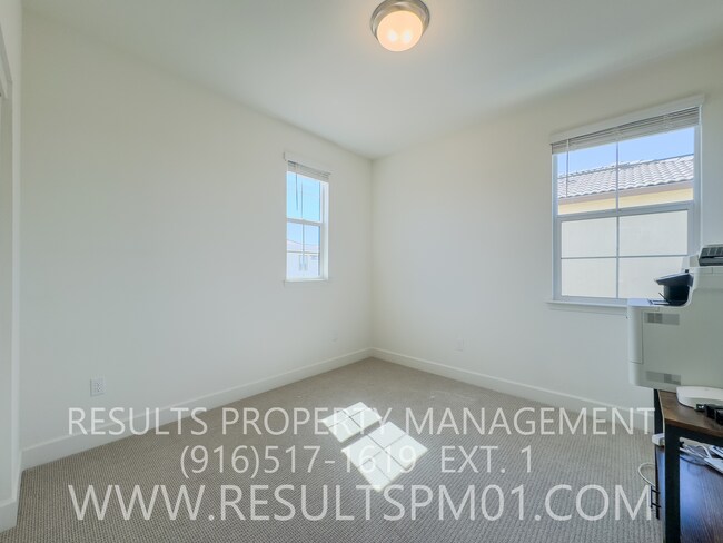 Building Photo - Antelope 3 Bed 2.5  Bath Beauty
