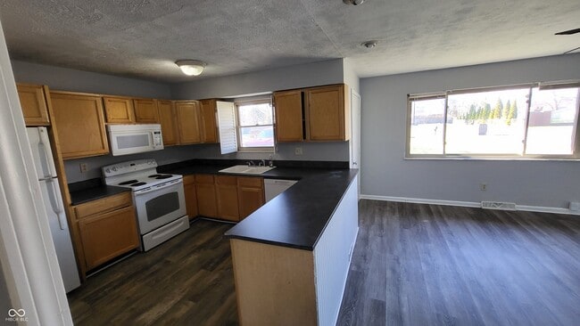 Building Photo - 2809 N Hawthorne Ln