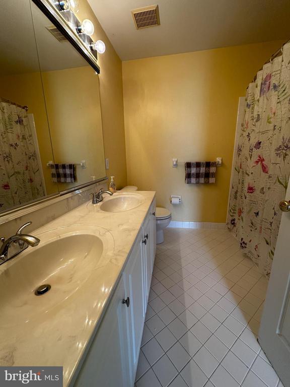 Building Photo - 147 Fringetree Dr