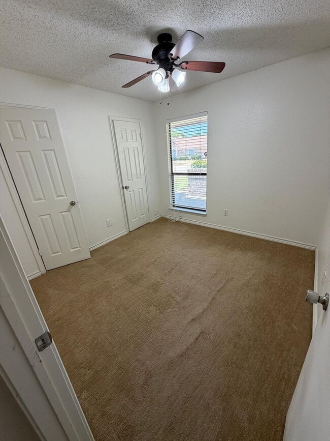 Building Photo - 3006 Post Oak Dr