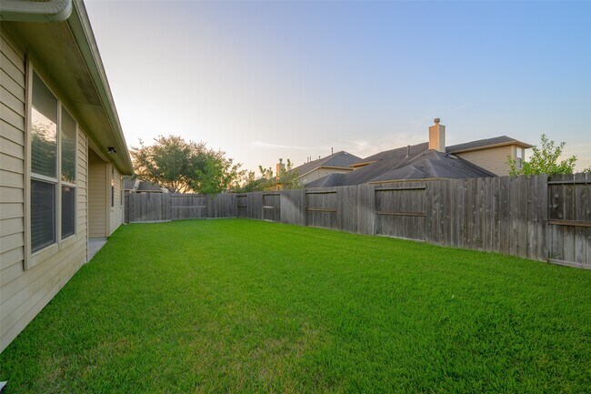 Building Photo - 12805 Shady Springs Dr