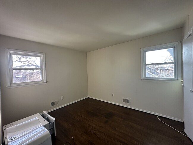 Building Photo - 12 Lincoln Ave