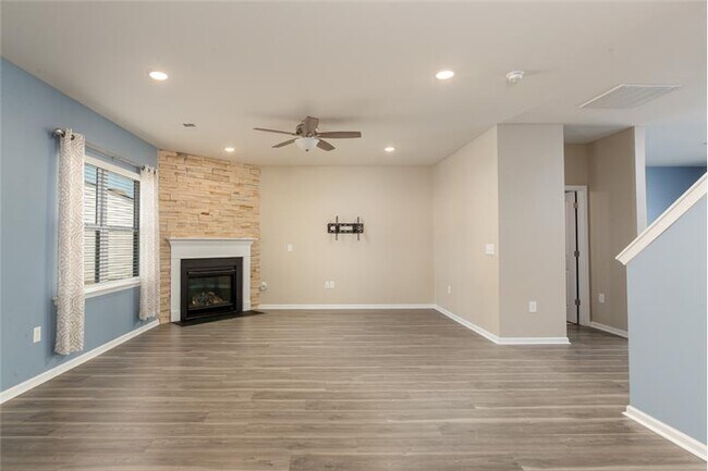 Building Photo - 5700 Redgum Dr