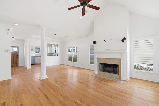 Building Photo - Charming Auburn Home!