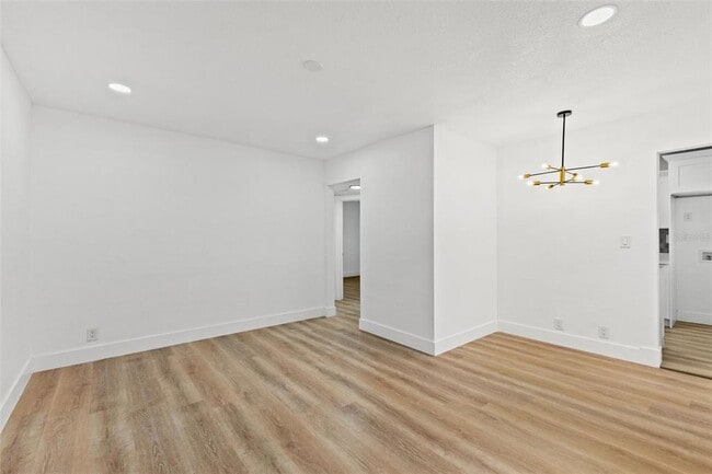 Building Photo - 2008 Oakwood Ave