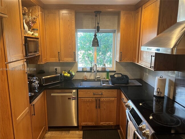 Building Photo - 8801 SW 42nd St