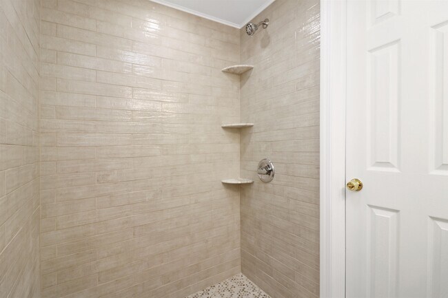 Building Photo - 1620 Palisade Ave