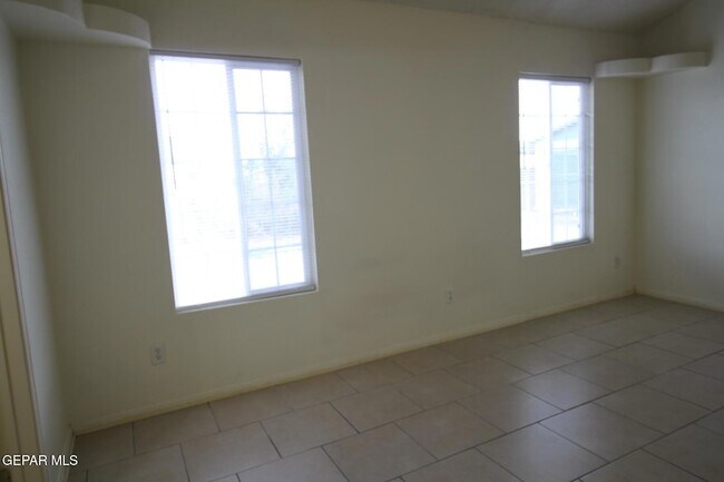 Building Photo - 456 Passmore Rd