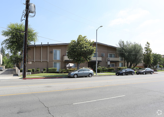 Building Photo - 18631 Burbank Blvd