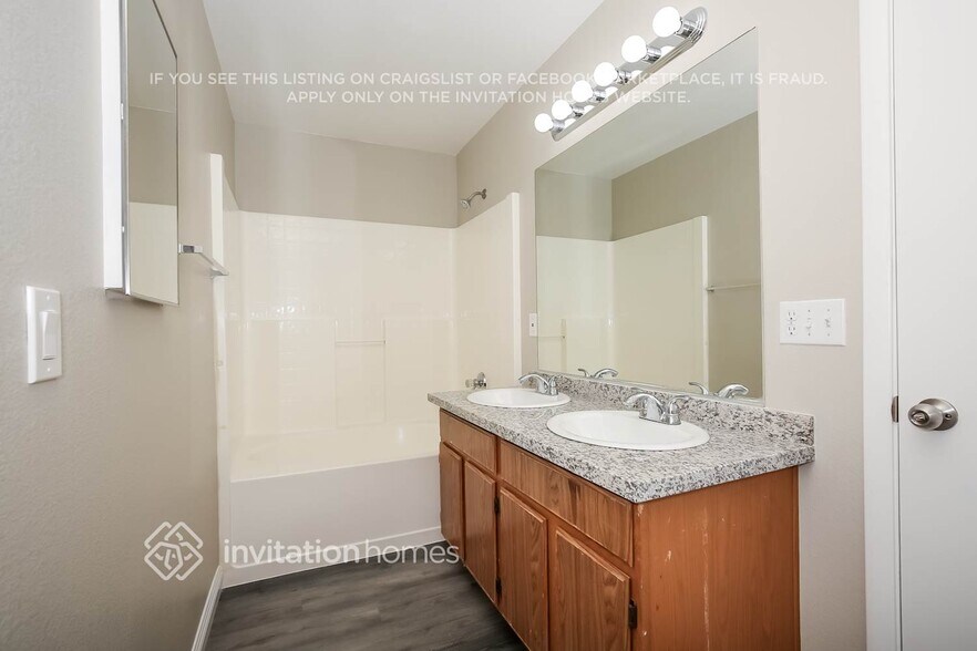 Building Photo - 5530 Alvarez St