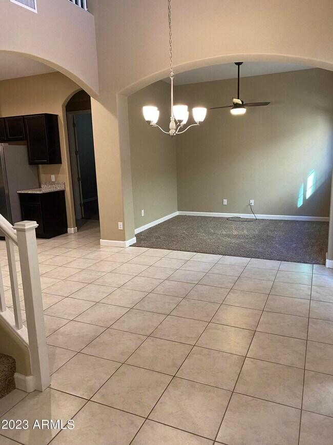 Building Photo - 1367 S Country Club Dr