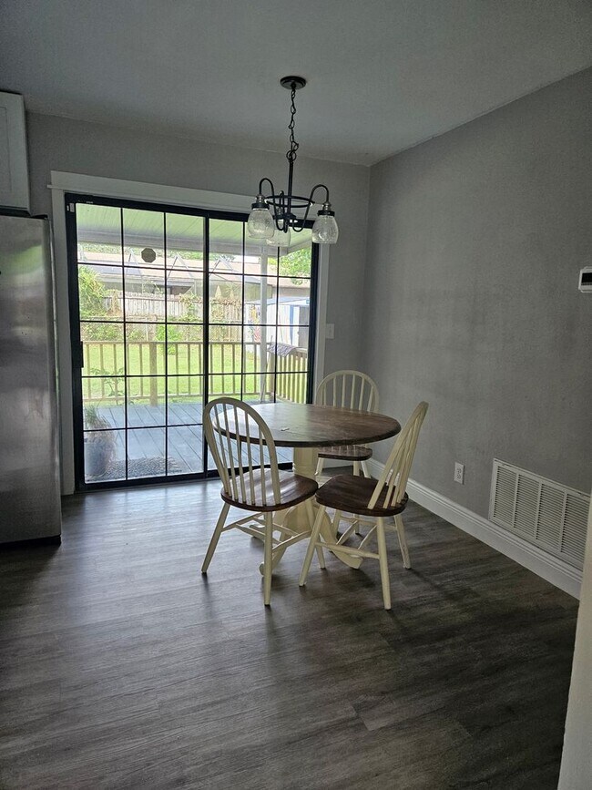 Building Photo - Lots of updates!
