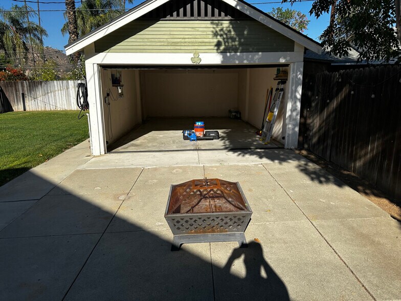 Building Photo - 4475 Larchwood Pl