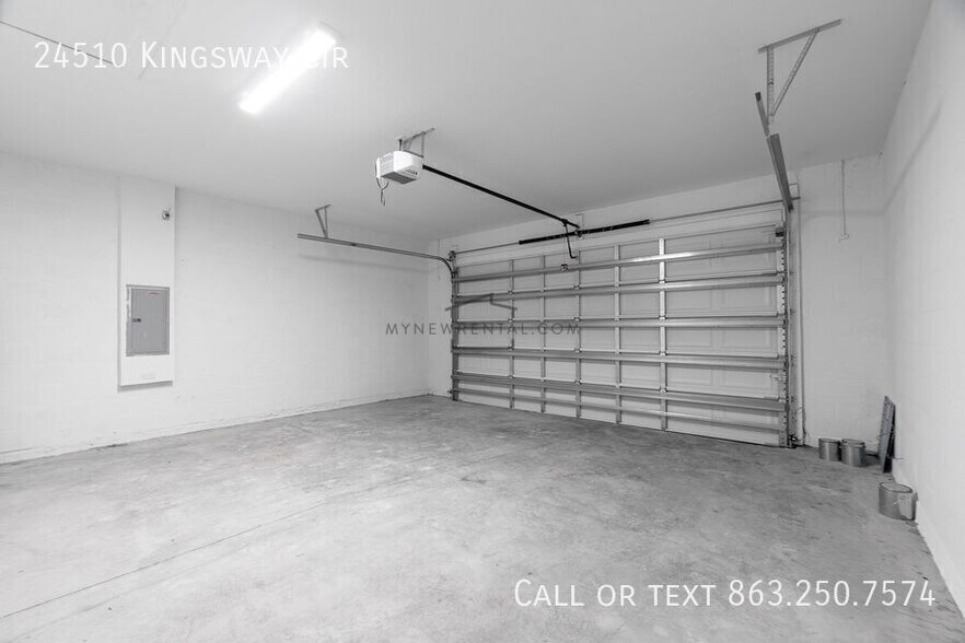 Building Photo - 24510 SW Kingsway Cir