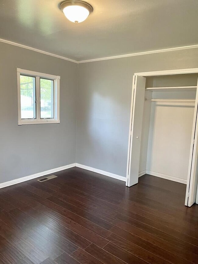 Building Photo - 420 Indianwood Blvd