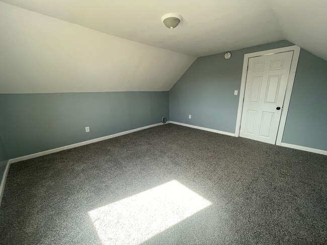 Building Photo - Two Bedroom One Bathroom Home