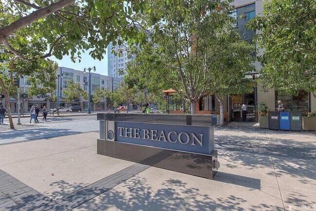 Building Photo - 2 BD 1.5BA Condo with Views! Location! Pen...