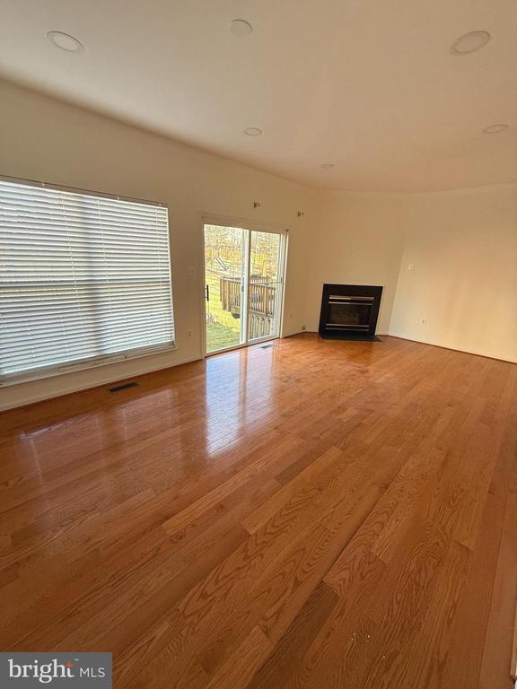 Building Photo - 8362 Millwood Dr